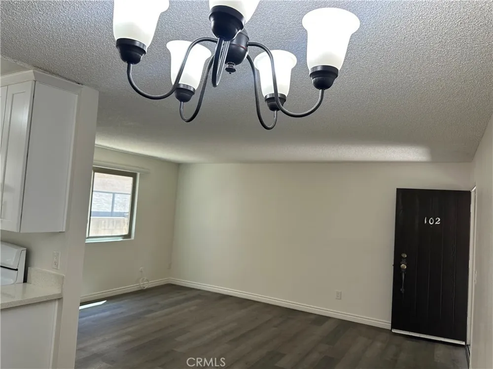 7055 Etiwanda Avenue #102 Reseda, CA 91335
