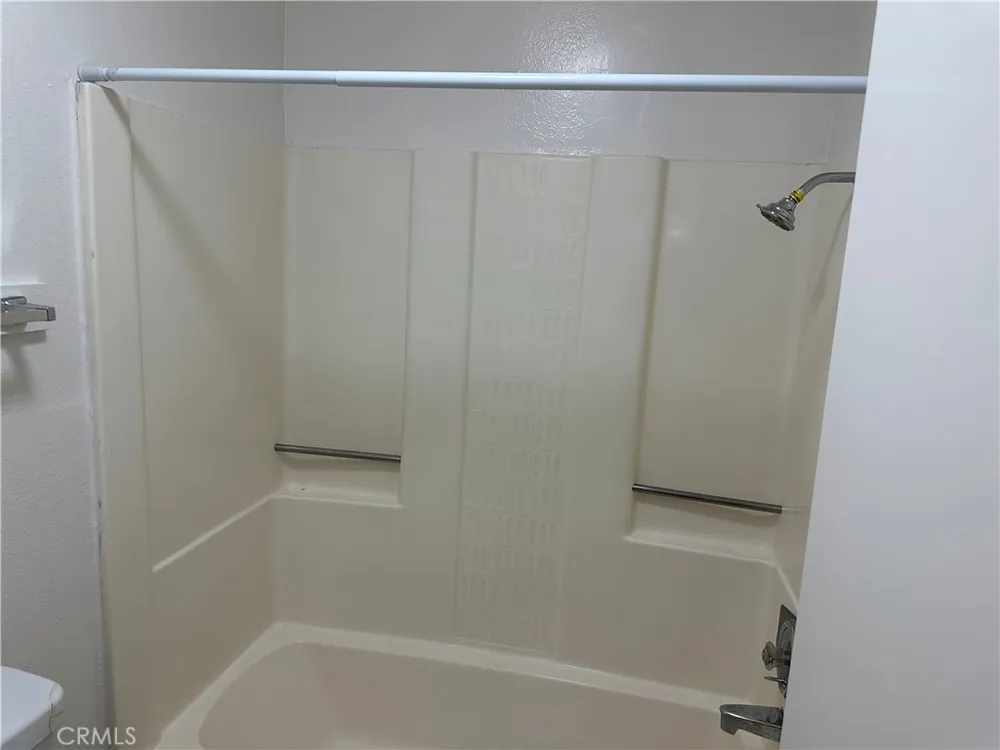 7055 Etiwanda Avenue #102 Reseda, CA 91335