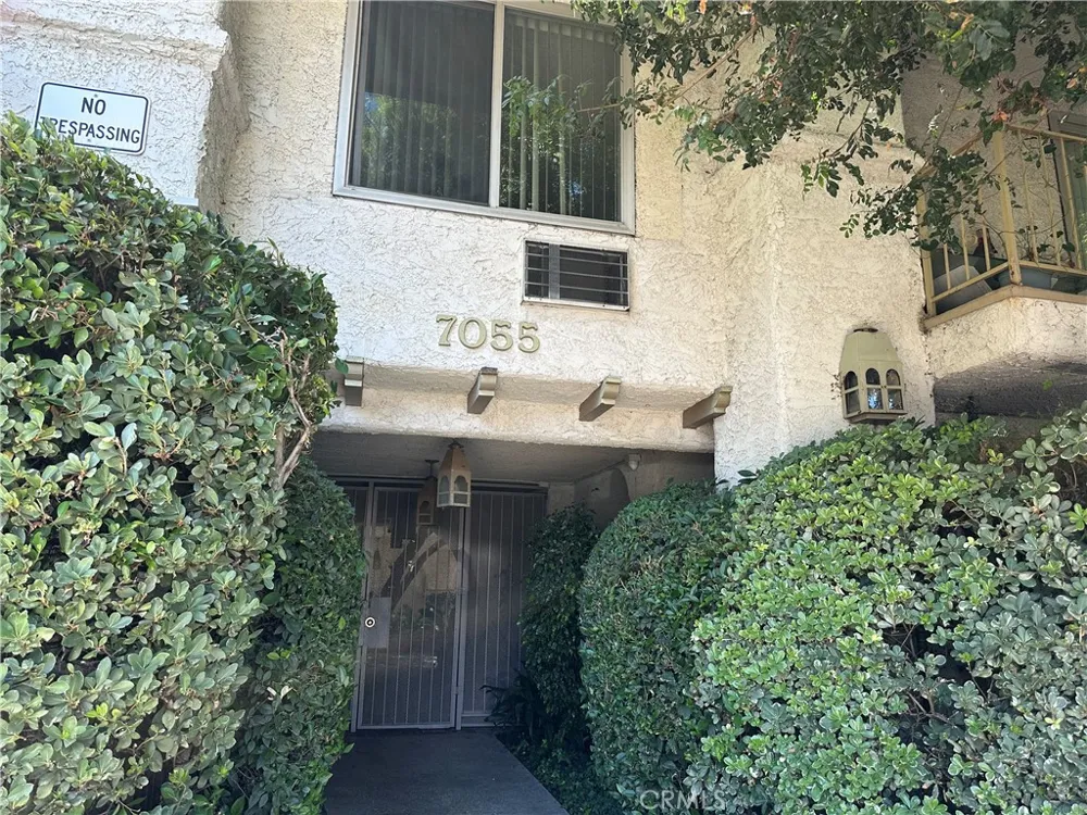 7055 Etiwanda Avenue #102 Reseda, CA 91335