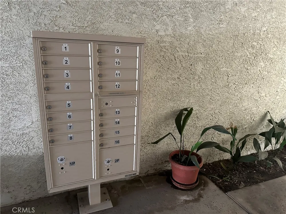 7055 Etiwanda Avenue #102 Reseda, CA 91335