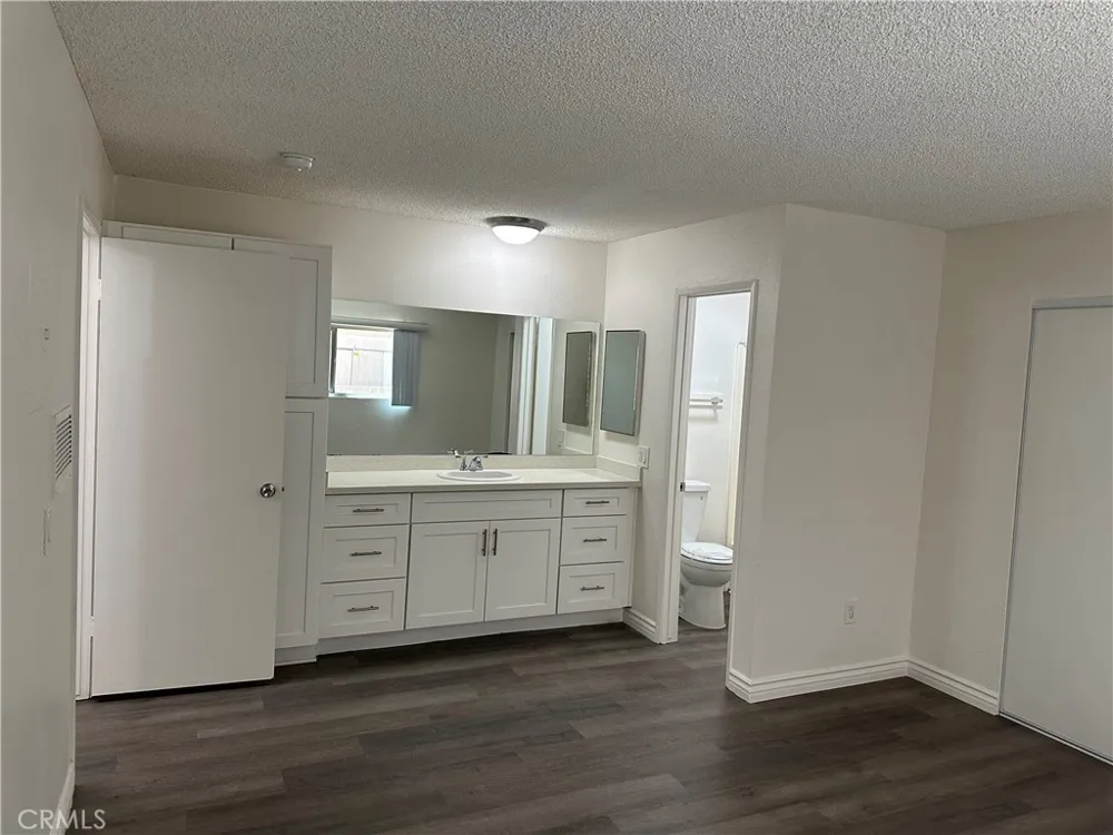 7055 Etiwanda Avenue #102 Reseda, CA 91335