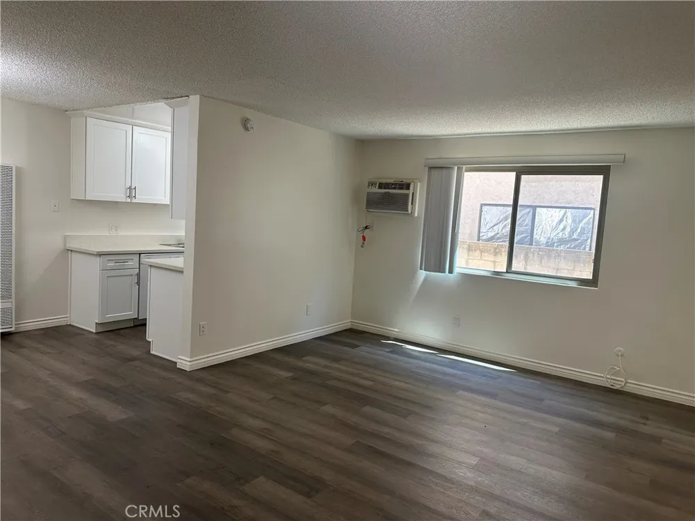 7055 Etiwanda Avenue #102 Reseda, CA 91335