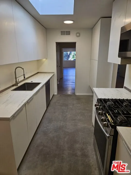 4531 VAN NUYS Sherman Oaks, CA 91403