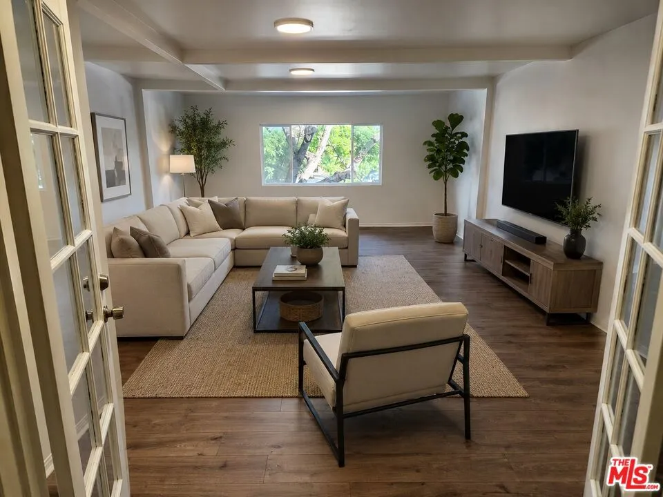 4531 VAN NUYS Sherman Oaks, CA 91403