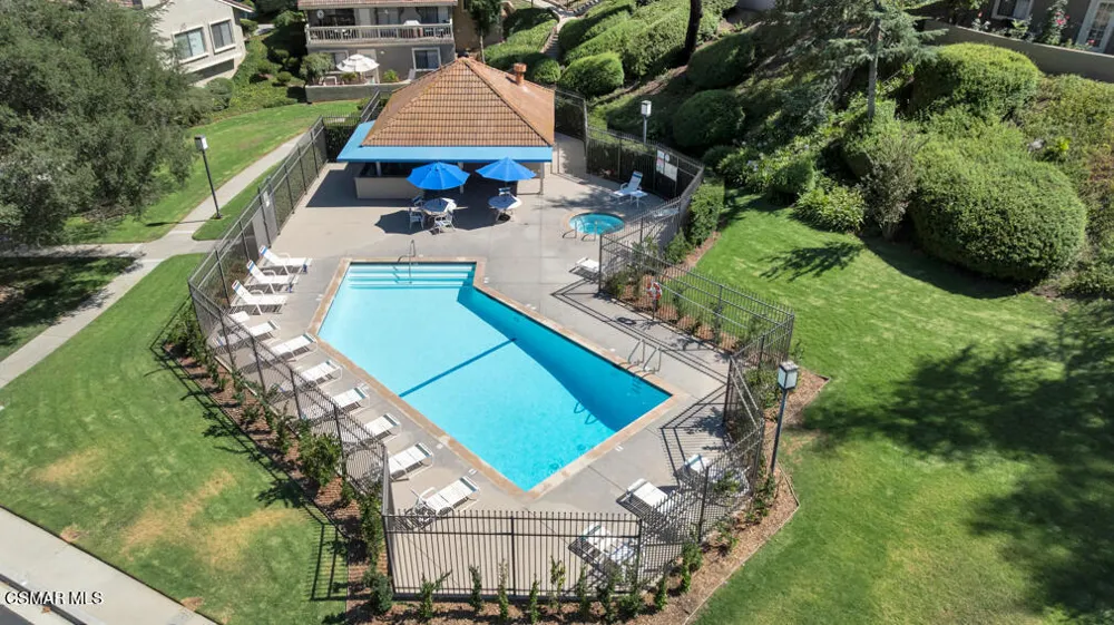 596 Via Novella Oak Park, CA 91377