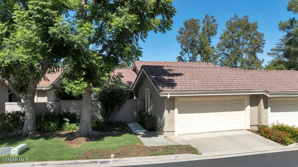 596 Via Novella Oak Park, CA 91377