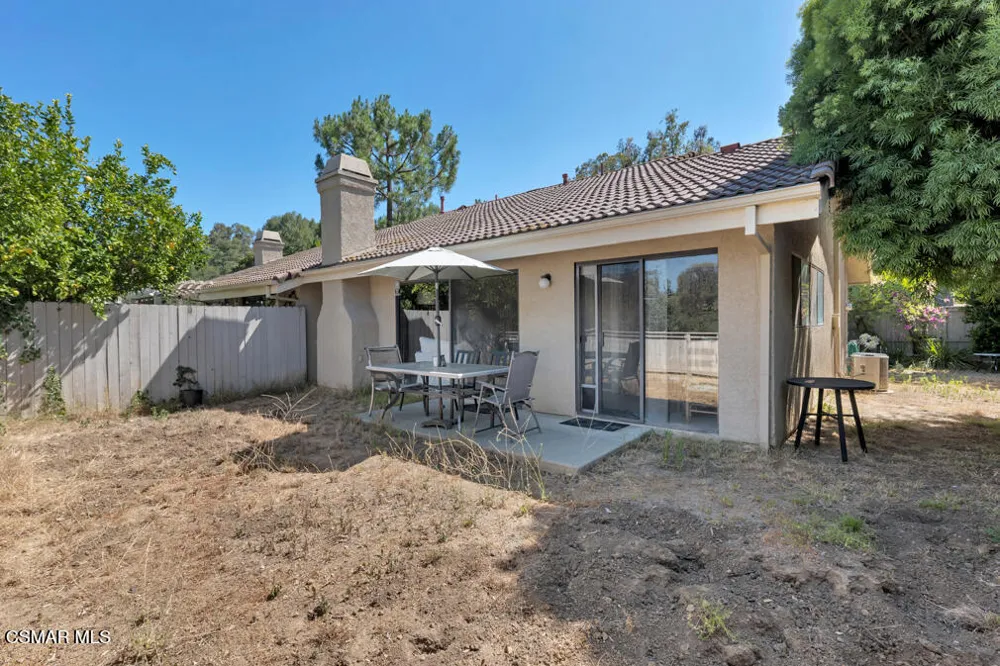 596 Via Novella Oak Park, CA 91377