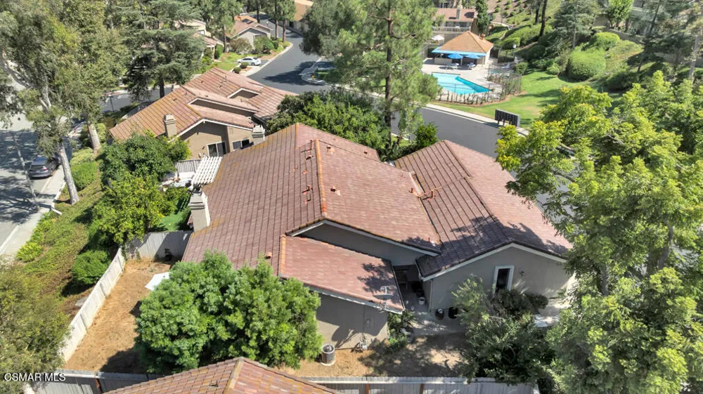 596 Via Novella Oak Park, CA 91377