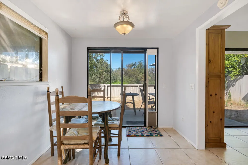 596 Via Novella Oak Park, CA 91377