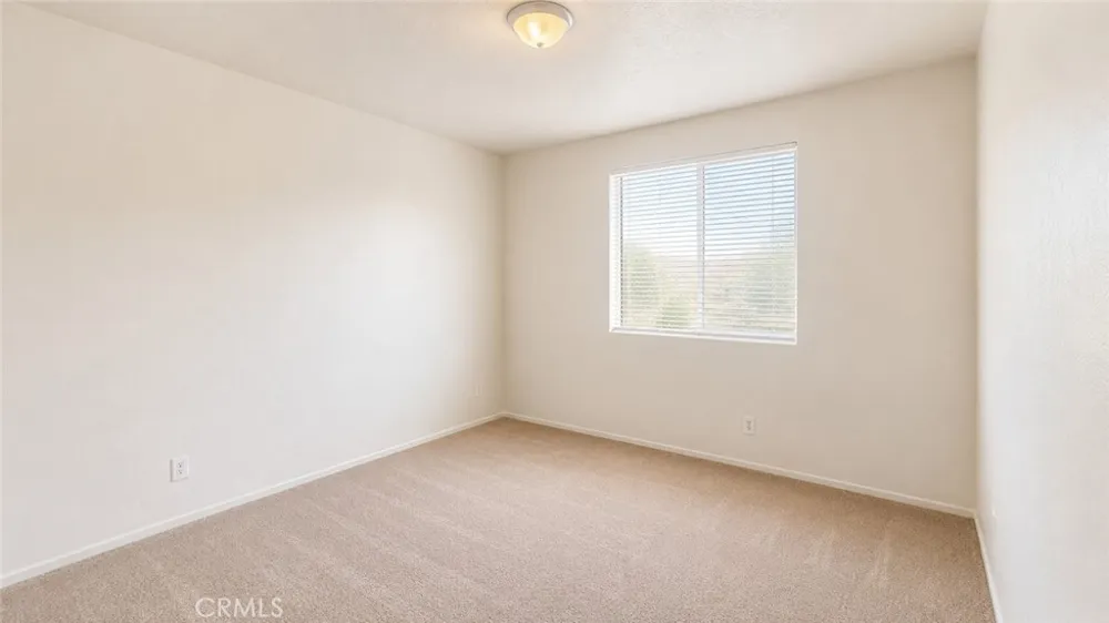 2324 E Newgrove Lancaster, CA 93535