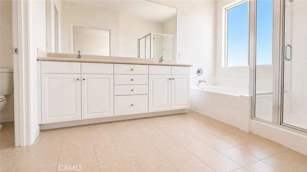 2324 E Newgrove Lancaster, CA 93535