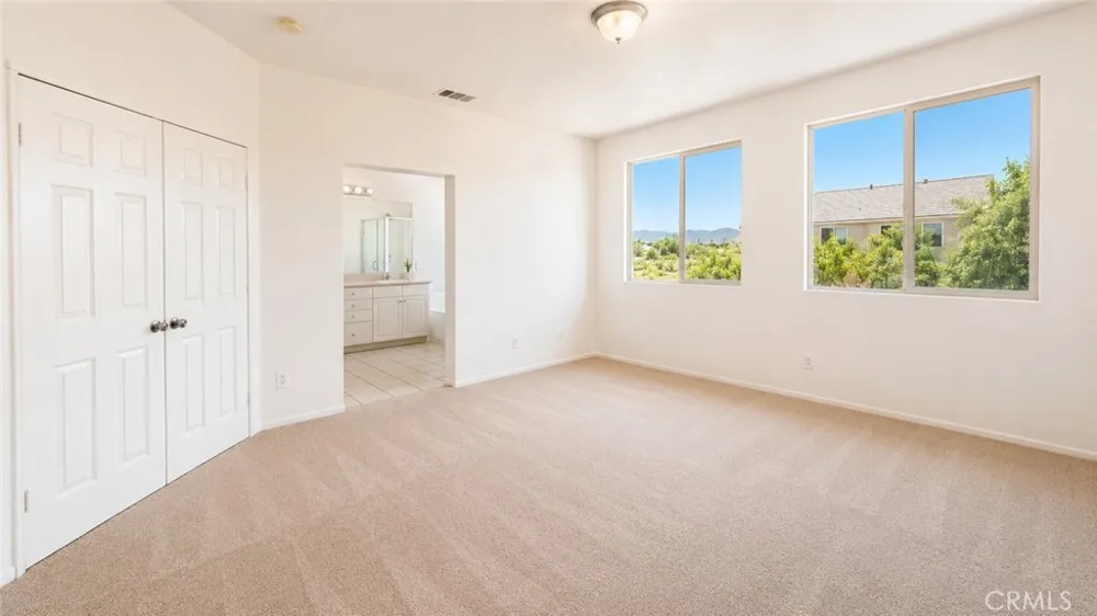 2324 E Newgrove Lancaster, CA 93535