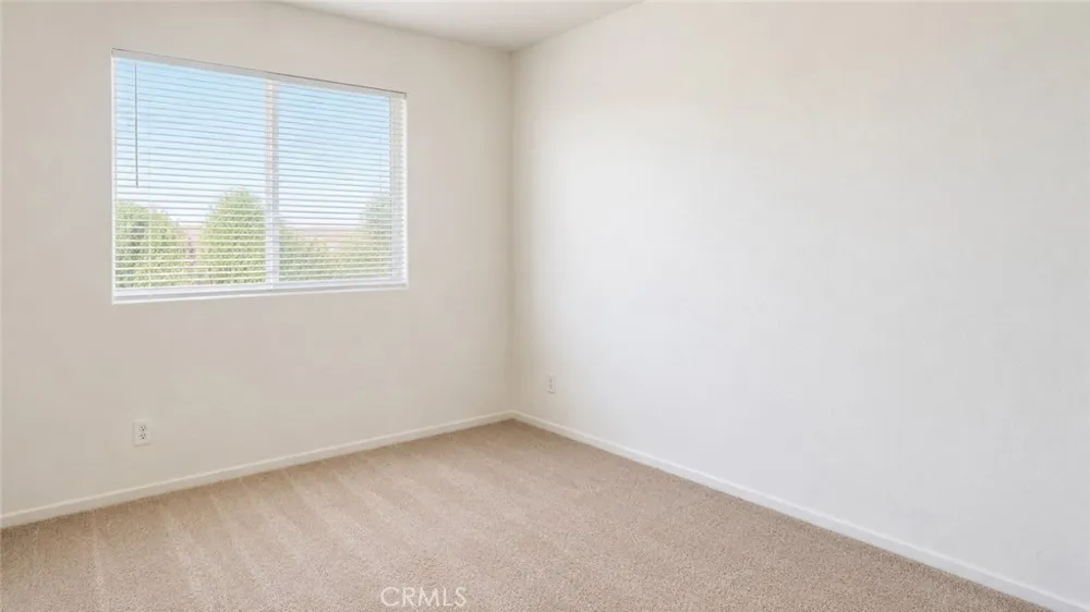 2324 E Newgrove Lancaster, CA 93535