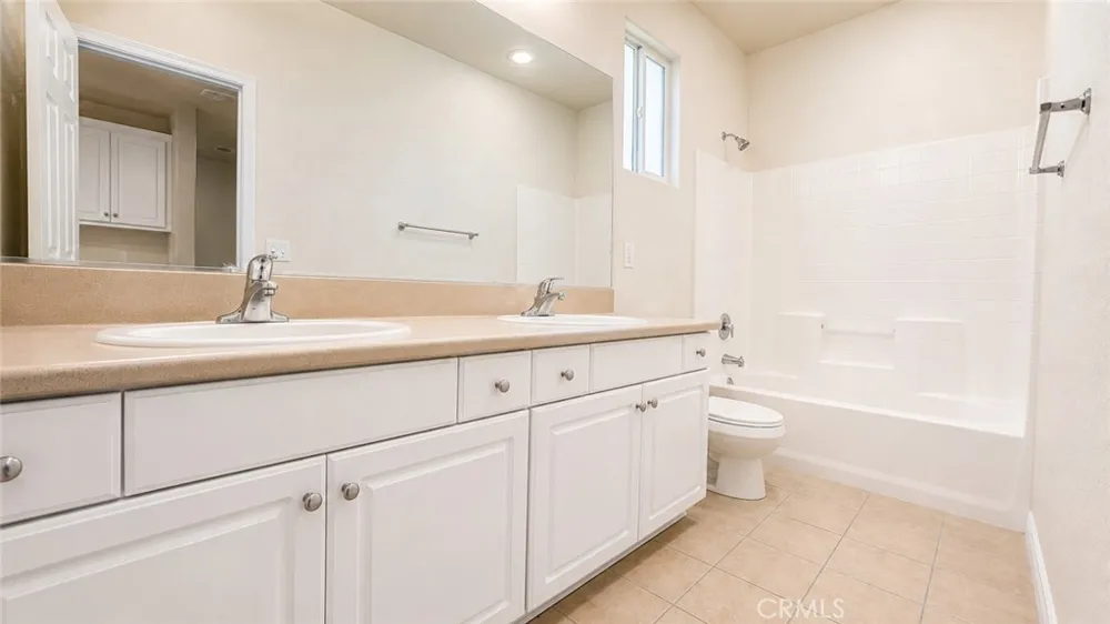 2324 E Newgrove Lancaster, CA 93535