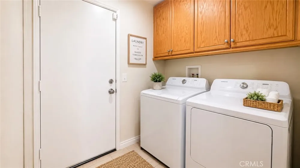 2324 E Newgrove Lancaster, CA 93535