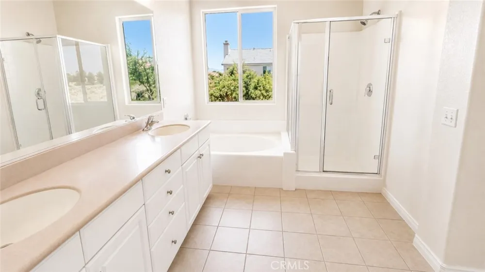 2324 E Newgrove Lancaster, CA 93535