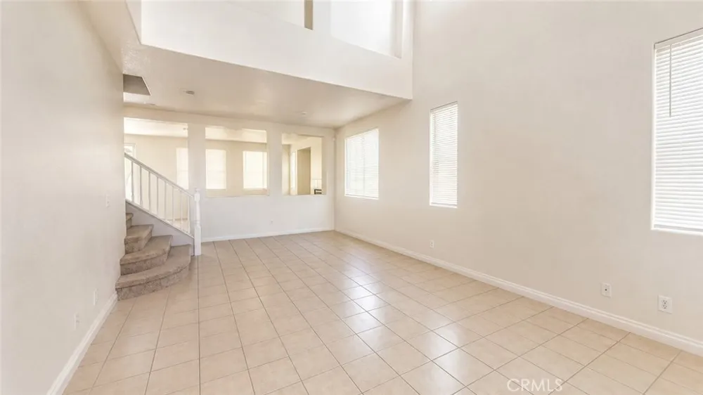 2324 E Newgrove Lancaster, CA 93535