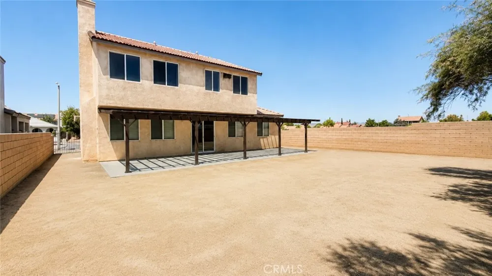 2324 E Newgrove Lancaster, CA 93535