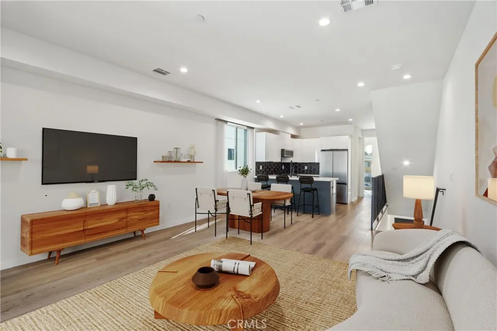 10719 Addison Street ##10717.2 North Hollywood, CA 91601