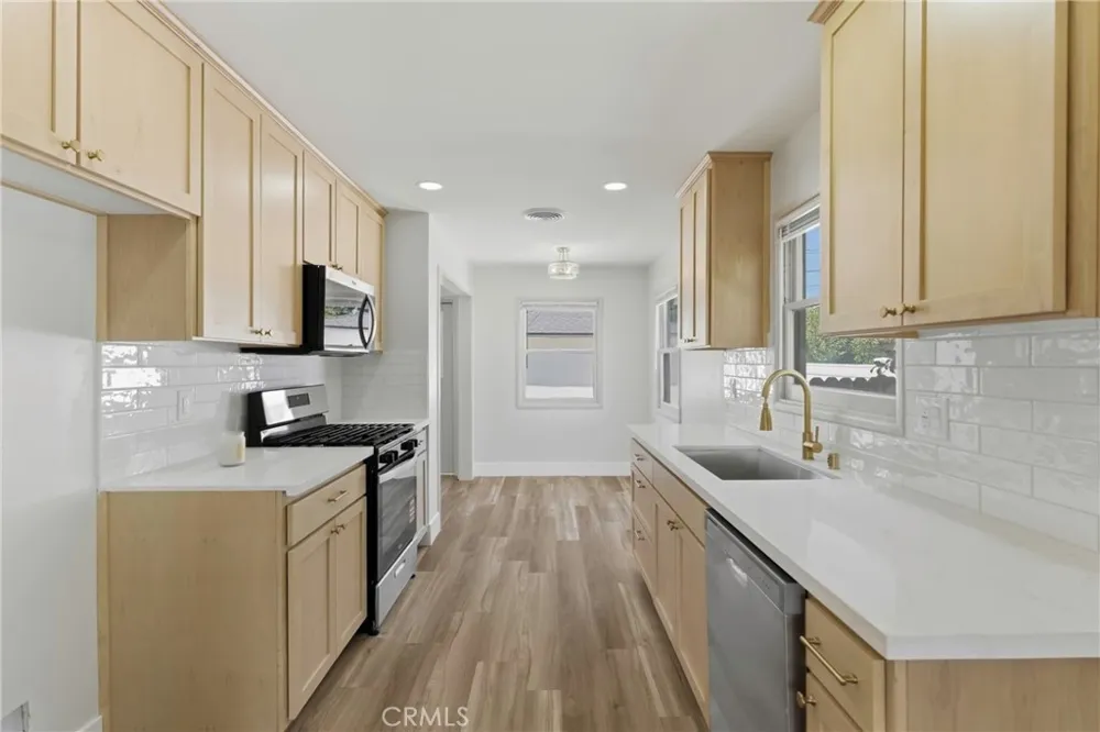 2715 Cedar Bakersfield, CA 93301