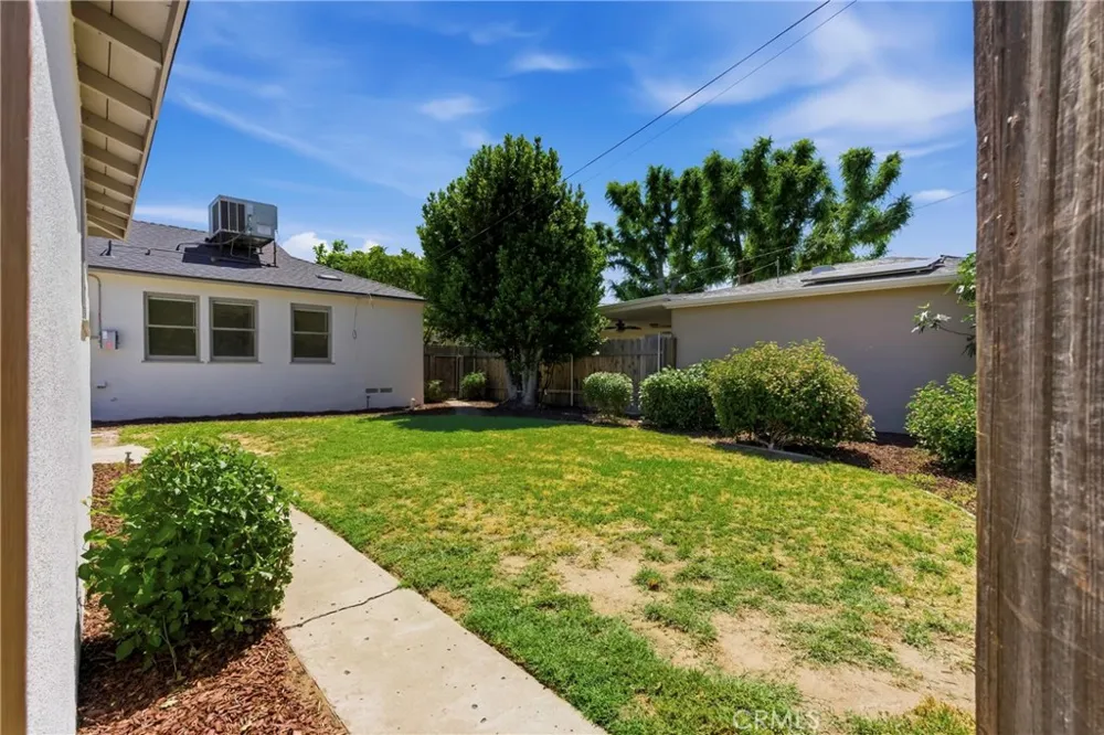 2715 Cedar Bakersfield, CA 93301