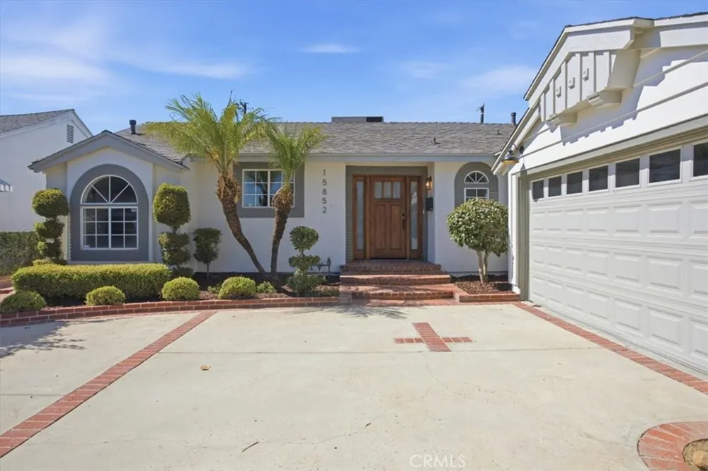 15852 Bryant Street North Hills, CA 91343