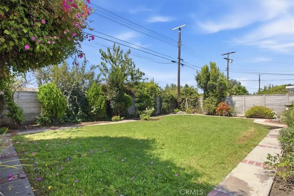 15852 Bryant Street North Hills, CA 91343