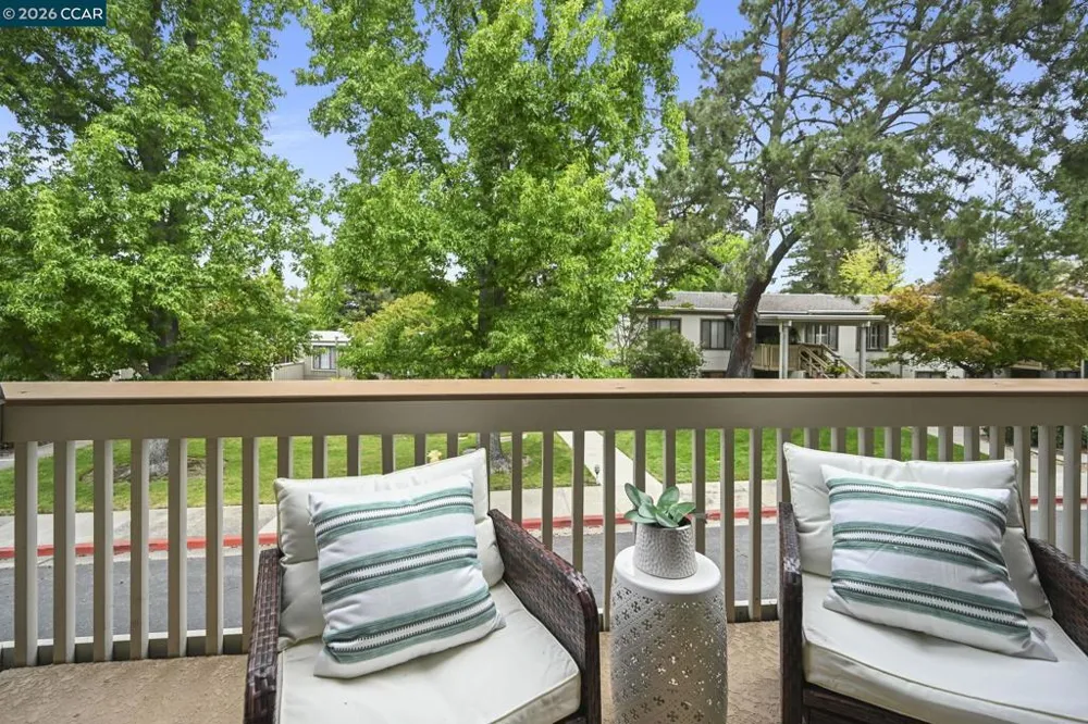 1525 Canyonwood Ct #3 Walnut Creek, CA 94595