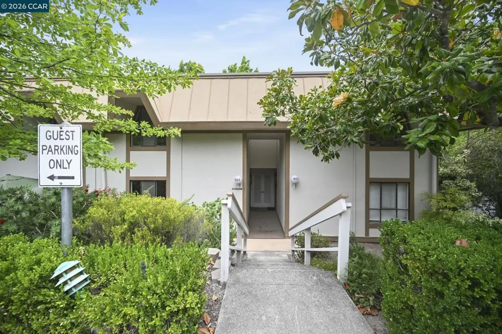 1525 Canyonwood Ct #3 Walnut Creek, CA 94595
