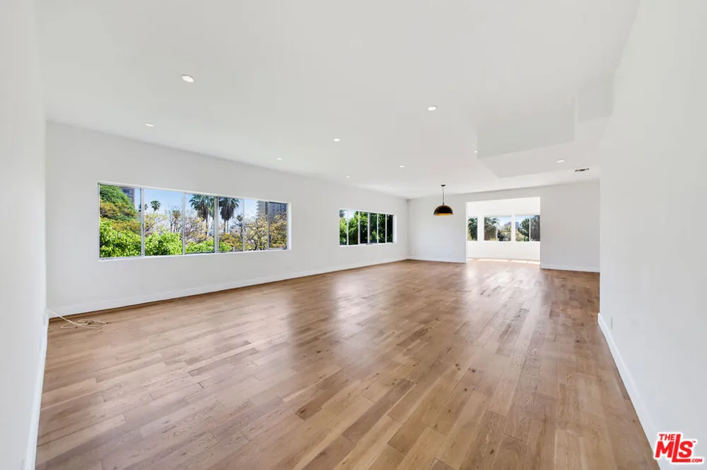 339 Oakhurst Drive #301 Beverly Hills, CA 90210