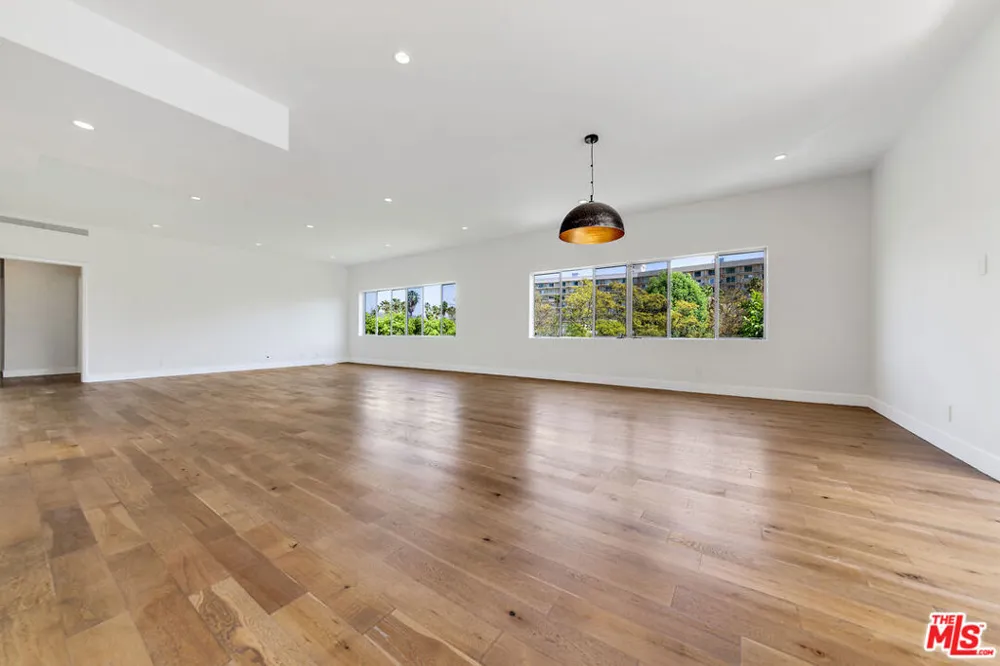 339 Oakhurst Drive #301 Beverly Hills, CA 90210