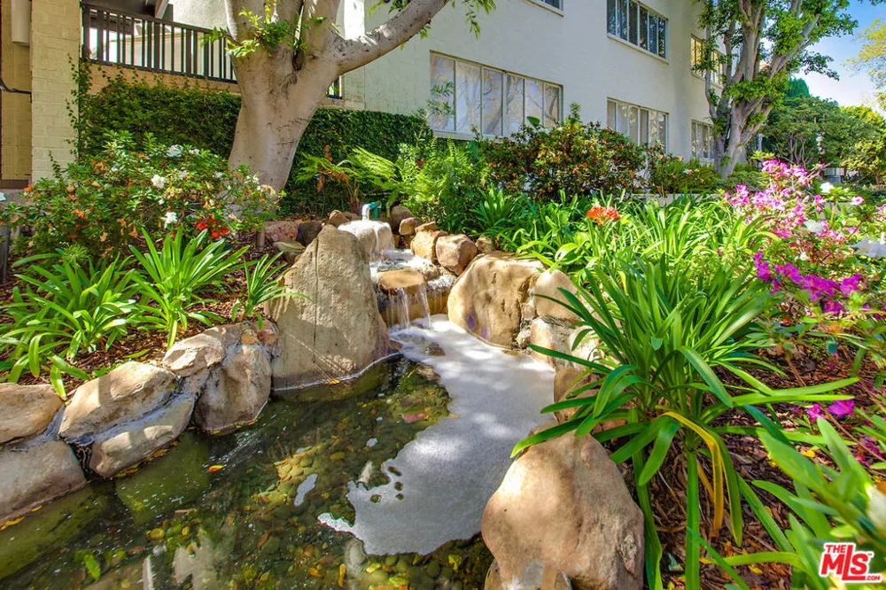 339 Oakhurst Drive #301 Beverly Hills, CA 90210