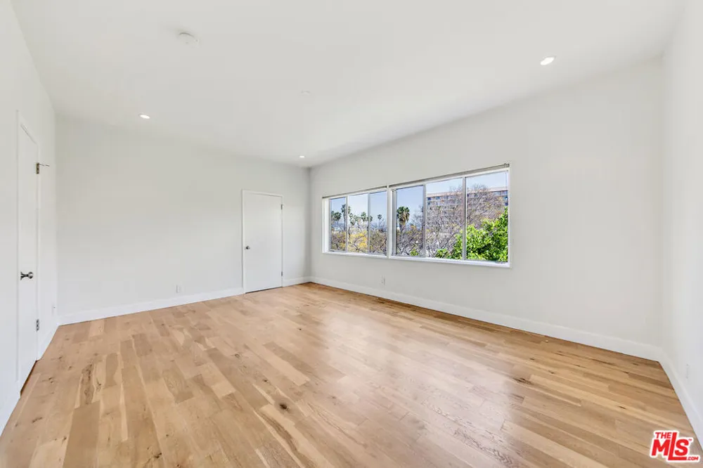 339 Oakhurst Drive #301 Beverly Hills, CA 90210