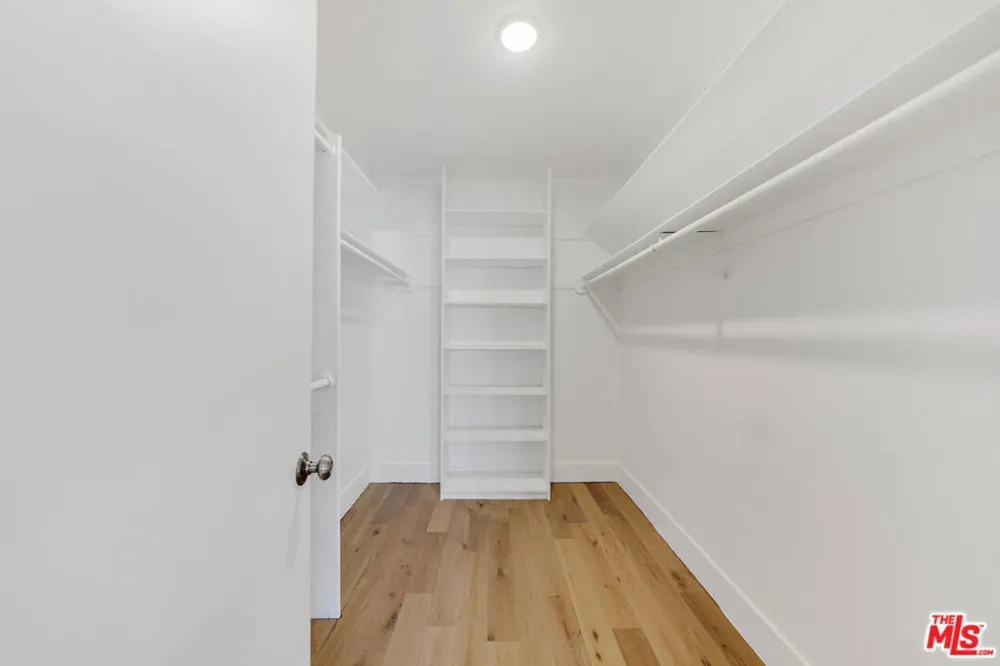 339 Oakhurst Drive #301 Beverly Hills, CA 90210