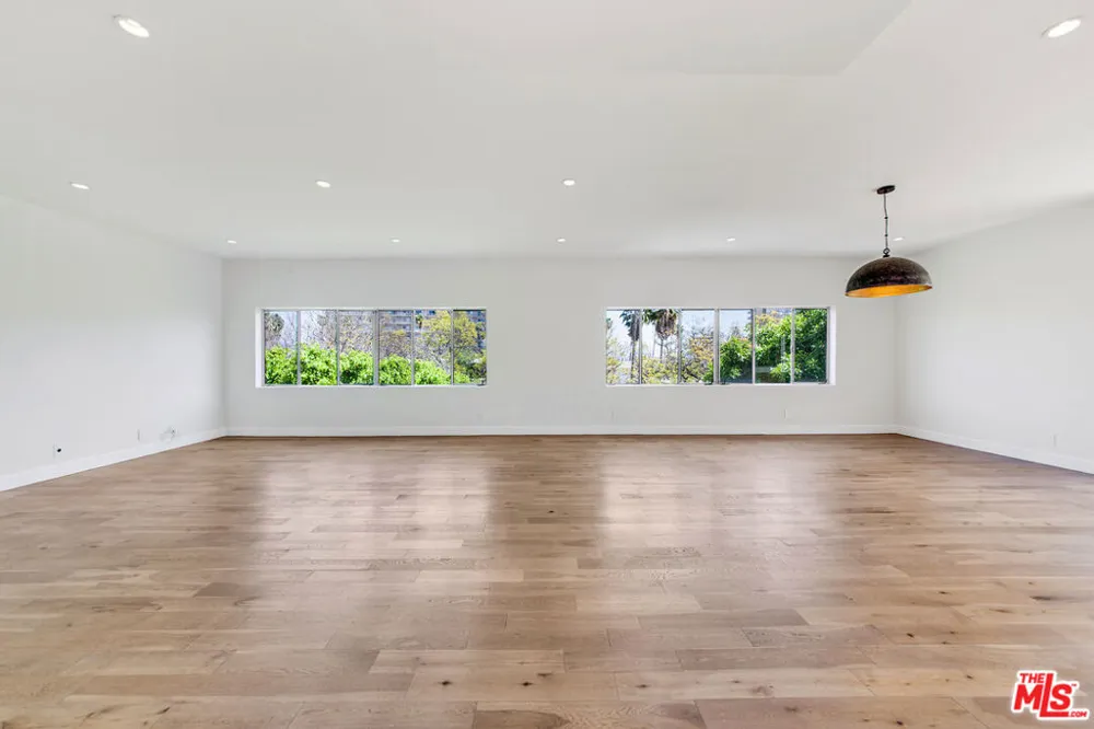 339 Oakhurst Drive #301 Beverly Hills, CA 90210