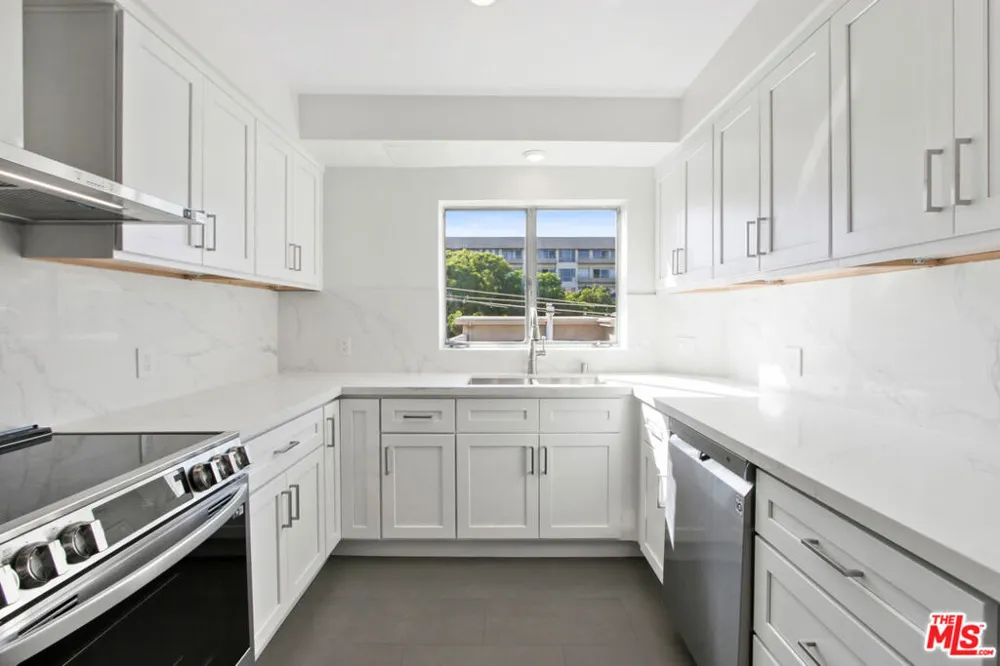 339 Oakhurst Drive #301 Beverly Hills, CA 90210