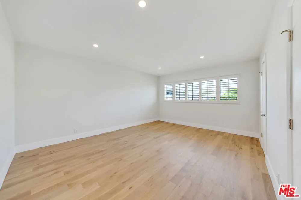 339 Oakhurst Drive #301 Beverly Hills, CA 90210