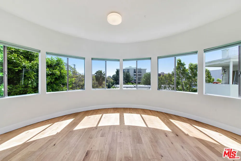 339 Oakhurst Drive #301 Beverly Hills, CA 90210