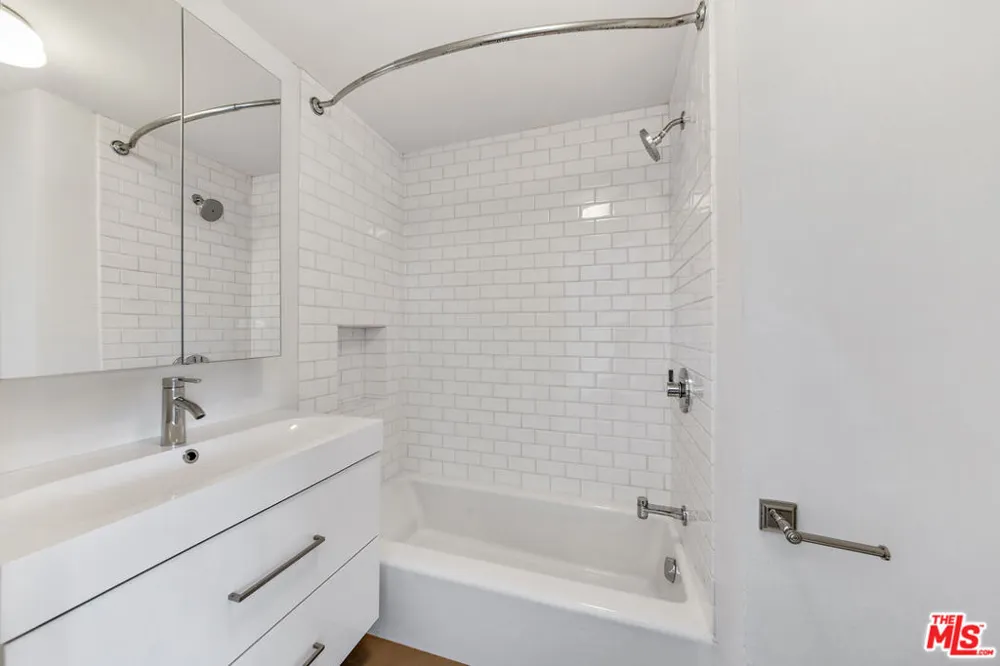 339 Oakhurst Drive #301 Beverly Hills, CA 90210