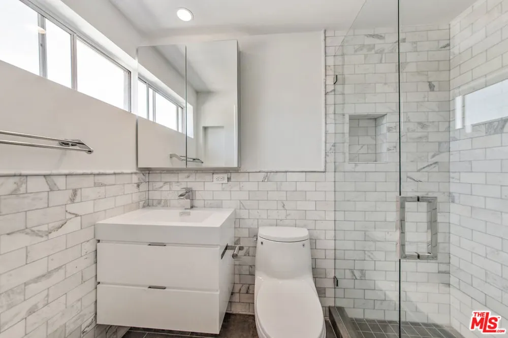 339 Oakhurst Drive #301 Beverly Hills, CA 90210
