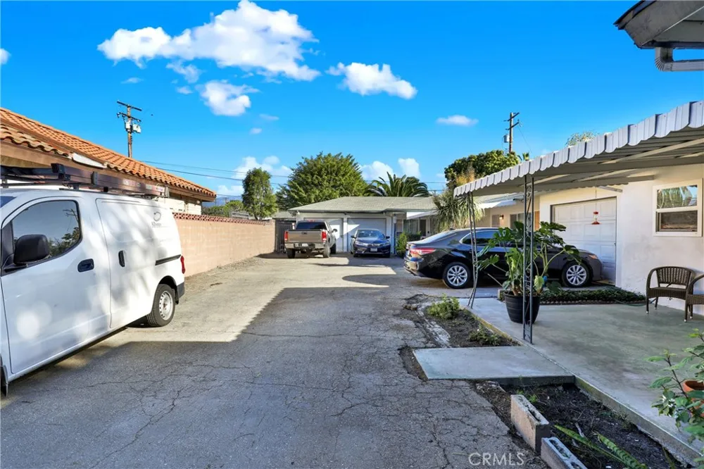 291 W Artesia Pomona, CA 91768