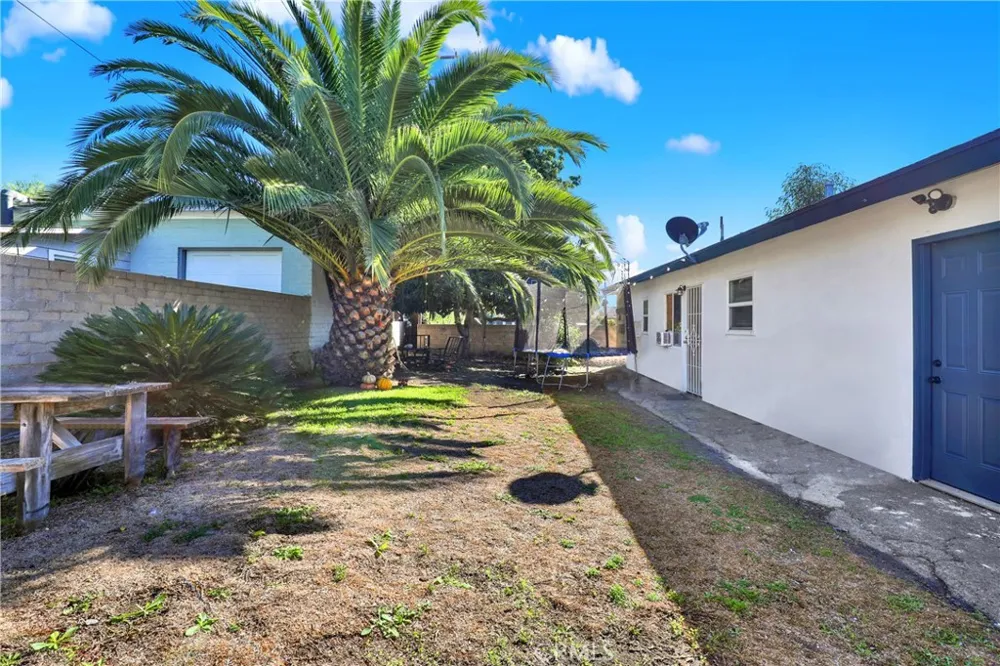 291 W Artesia Pomona, CA 91768
