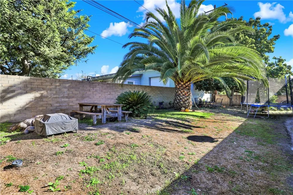 291 W Artesia Pomona, CA 91768