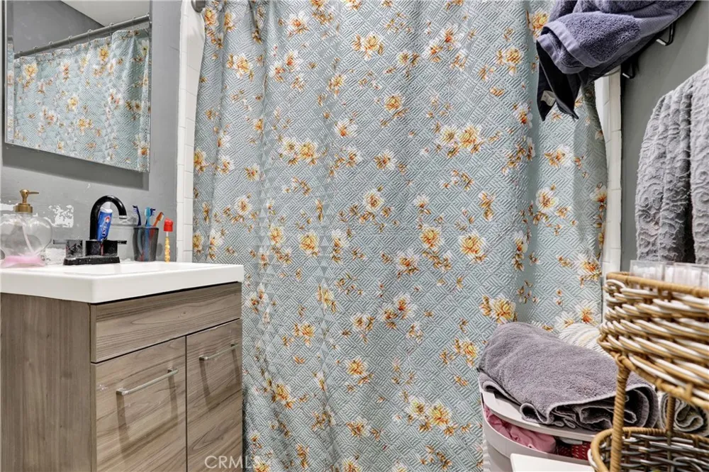 291 W Artesia Pomona, CA 91768