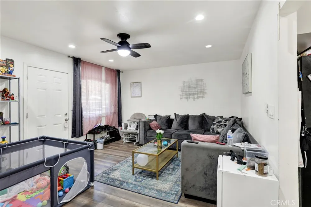 291 W Artesia Pomona, CA 91768