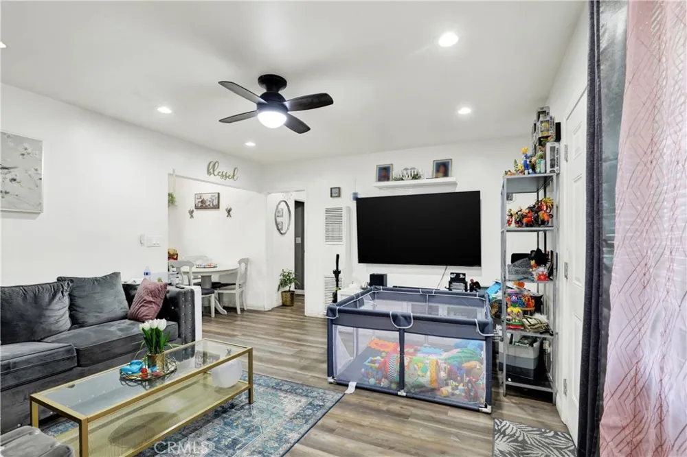 291 W Artesia Pomona, CA 91768