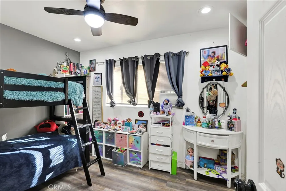 291 W Artesia Pomona, CA 91768