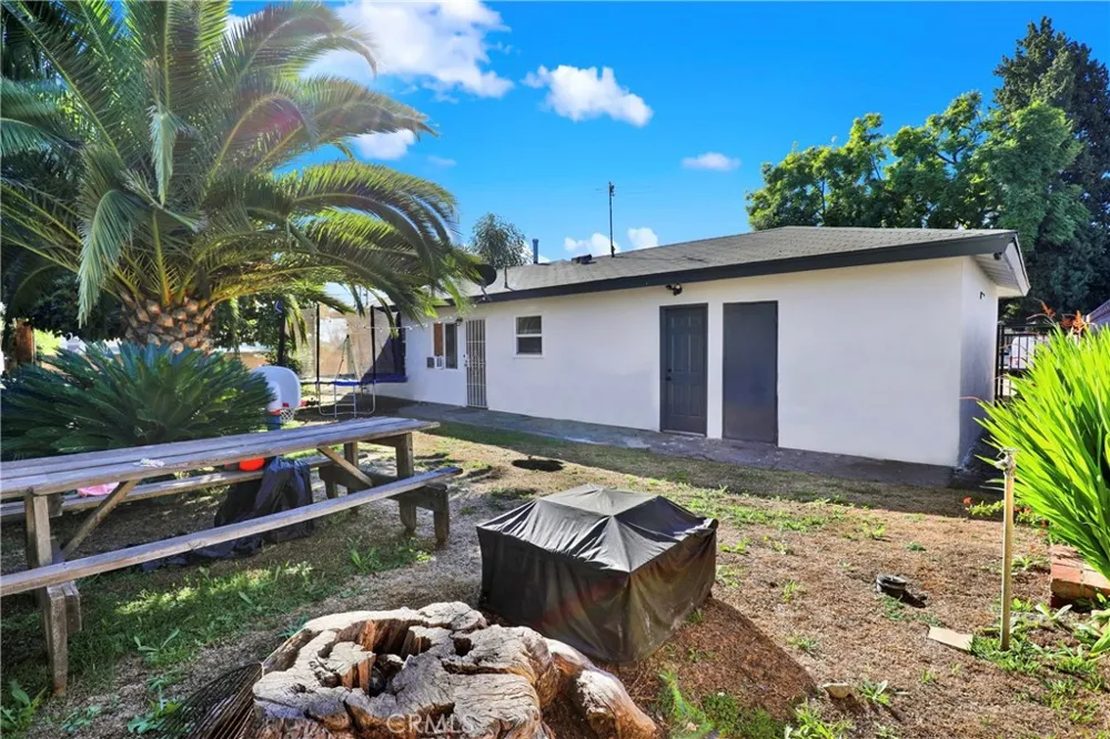 291 W Artesia Pomona, CA 91768