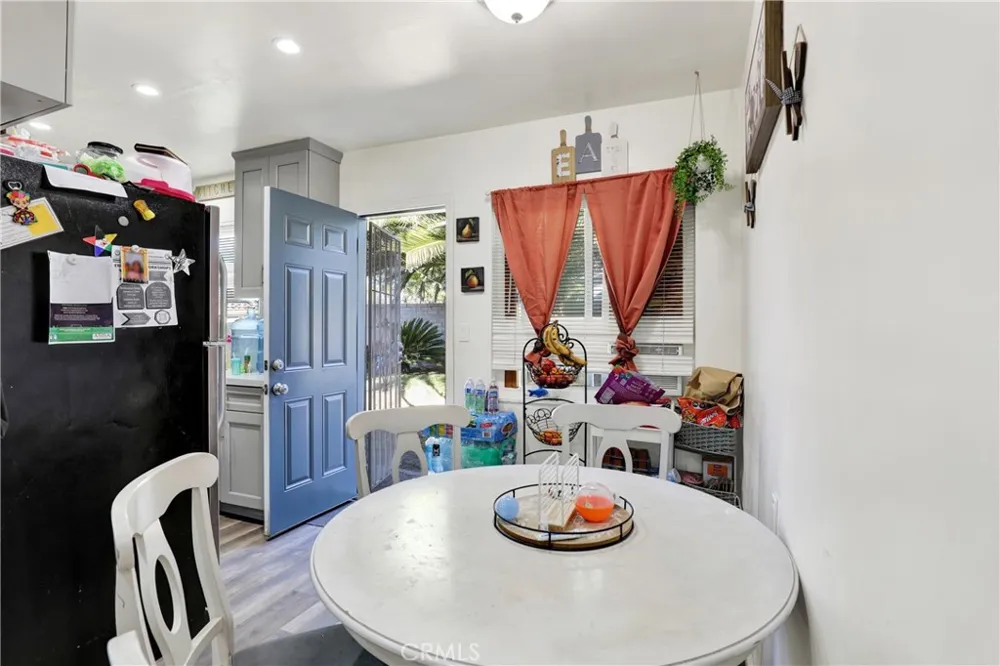 291 W Artesia Pomona, CA 91768