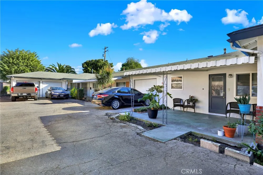 291 W Artesia Pomona, CA 91768